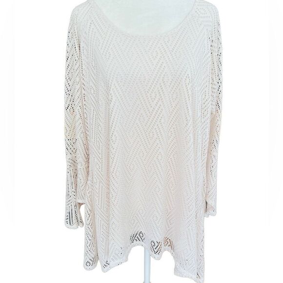 new directions Tops - New Directions ivory laser cut lined sharkbite hem top, bell sleeves size XL